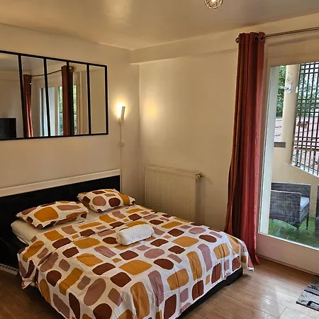 Avec Salon Et Balcon - Gare Bed & Breakfast *